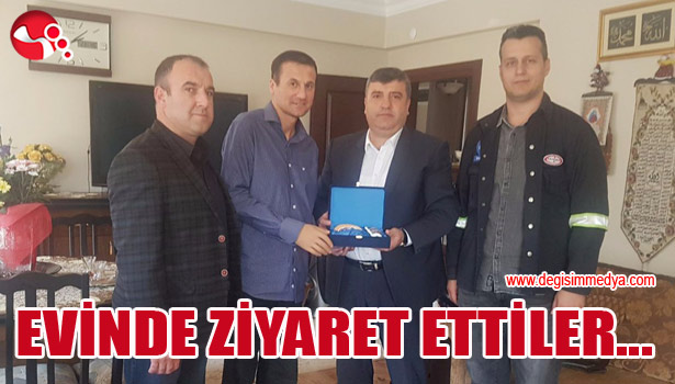 EVİNDE ZİYARET ETTİLER...