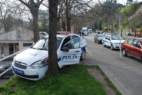 2Sİ POLİS 3 KİŞİ YARALANDI..