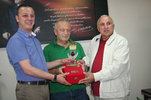 30 YILDA 46 ÜNİTE KAN BAĞIŞLADI, ALTIN MADALYA ALDI..