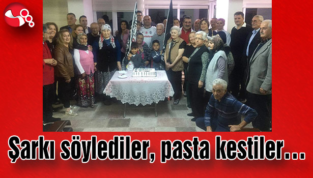 Şarkı söylediler, pasta kestiler...