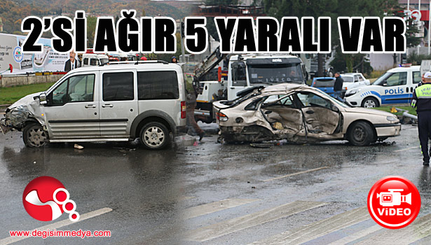 Kamyonet ile otomobil çarpıştı; 2'si ağır 5 yaralı var...