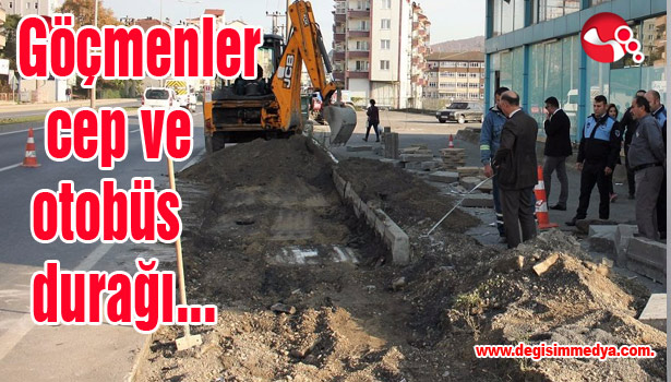 Göçmenler cep ve otobüs durağı...