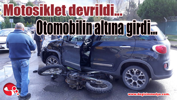 Motosiklet devrildİ... Otomobilin altına girdi...
