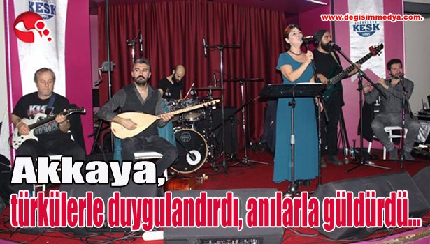 Akkaya, türkülerle duygulandırdı, anılarla güldürdü...