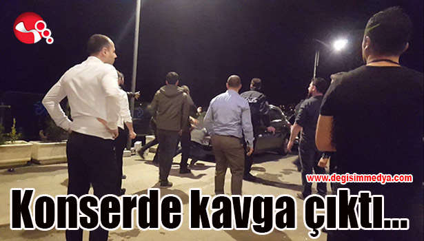 Konserde kavga çıktı...