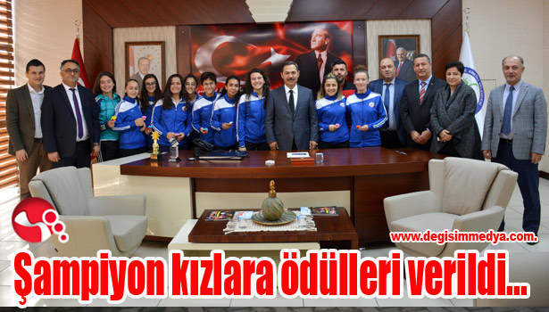 Şampiyon kızlara ödülleri verildi...