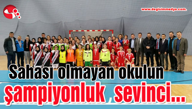 Salonsuz okulun şampiyonluk sevinci...