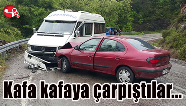 Kafa kafaya çarpıştılar...