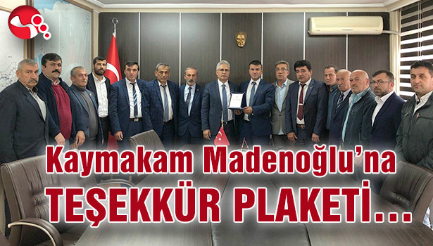 Kaymakam Madenoğlu'na teşekkür plaketi...