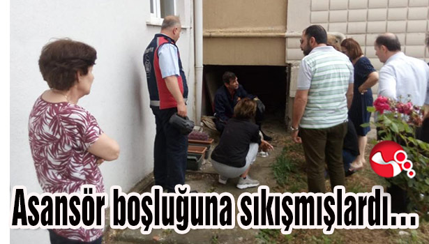 Asansör boşluğuna sıkışmışlardı...