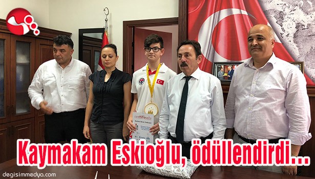 Kaymakam Eskioğlu, şampiyon öğrenciyi ödüllendirdi