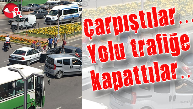 Çarpıştılar... Yolu trafiğe kapattılar...