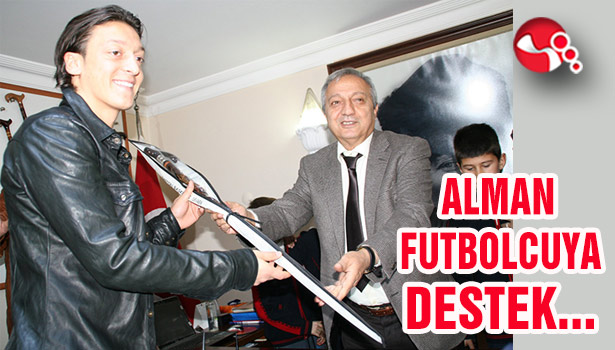 Ünlü Futbolcuya DESTEK...