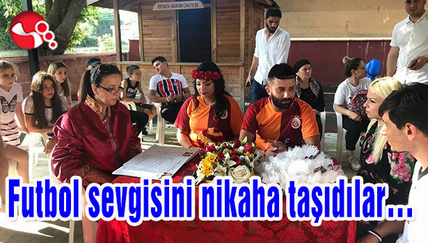 Futbol sevgisini nikaha taşıdılar...