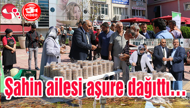 Şahin ailesi aşure dağıttı...