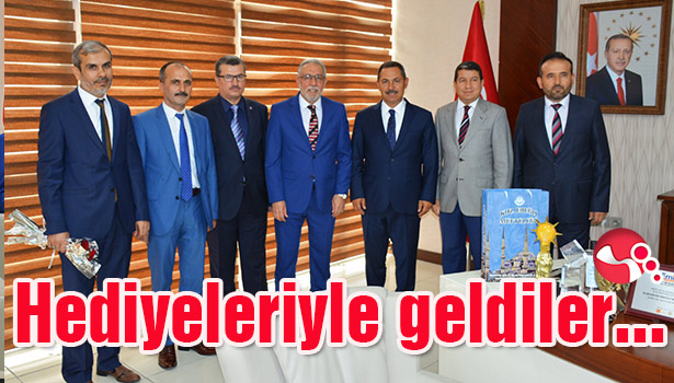 Müftü Albayrak ve ekibi hediyeleriyle geldi...