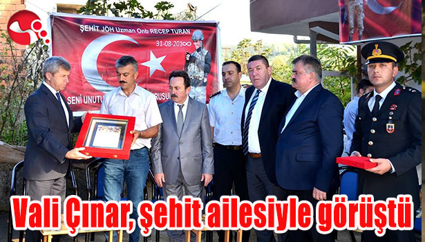Vali Çınar, şehit ailesiyle görüştü