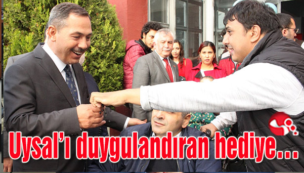 Uysal'ı duygulandıran hediye...