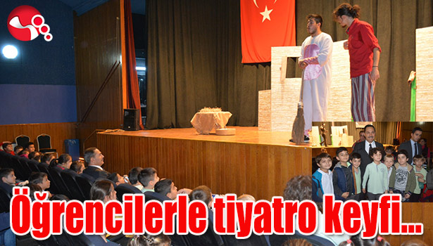 Başkan Uysal'ın öğrencilerle tiyatro keyfi...