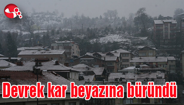 Devrek kar beyazına büründü