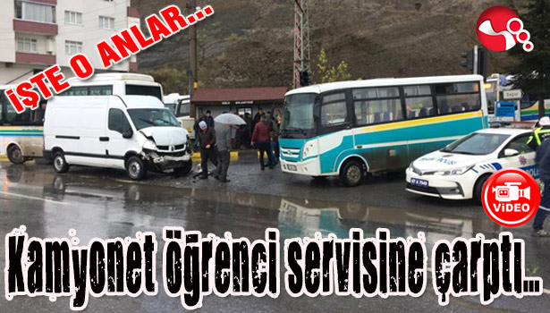 Kamyonet öğrenci servisine çarptı... 5 yaralı...