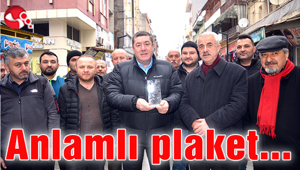 Başkan Tekin'e Esnaflardan anlamlı plaket...
