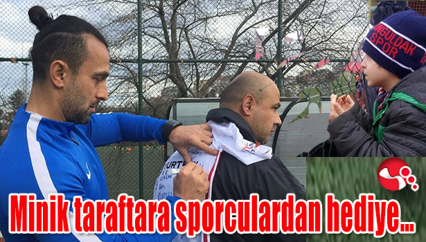Minik taraftara sporculardan hediye...