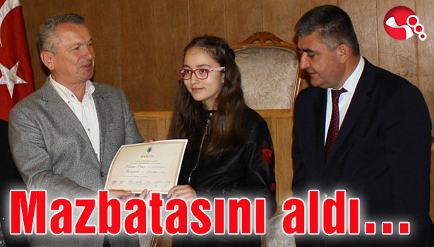 İlk çocuk belediye başkanı mazbatasını aldı...