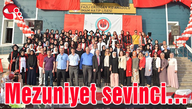 135 İmam Hatipli'nin mezuniyet sevinci...