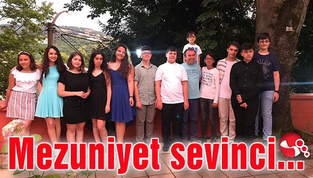 Öğrencilerin mezuniyet sevinci...