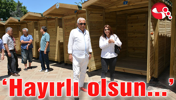 Posbıyık, Sahildeki takı tezgahlarını gezdi...