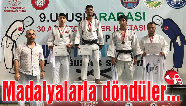 Madalyalarla döndüler...