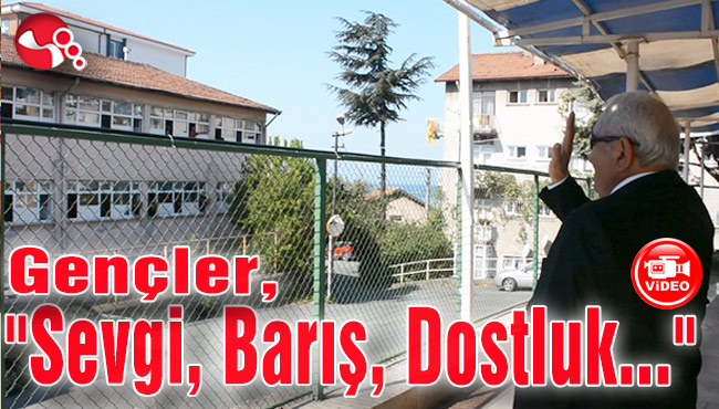 Gençler "Sevgi, Barış, Dostluk" dedi