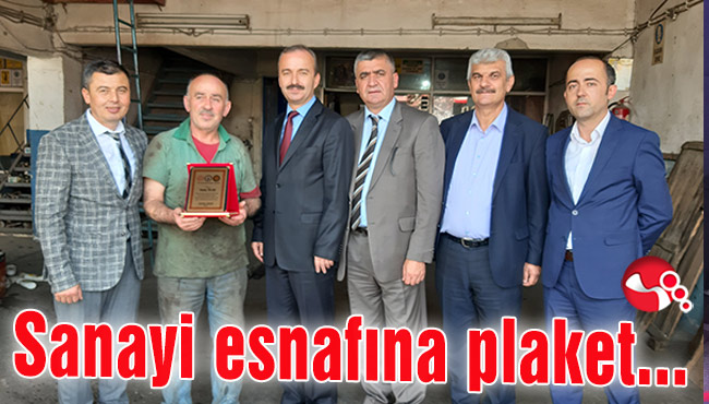 Sanayi esnafına plaket...