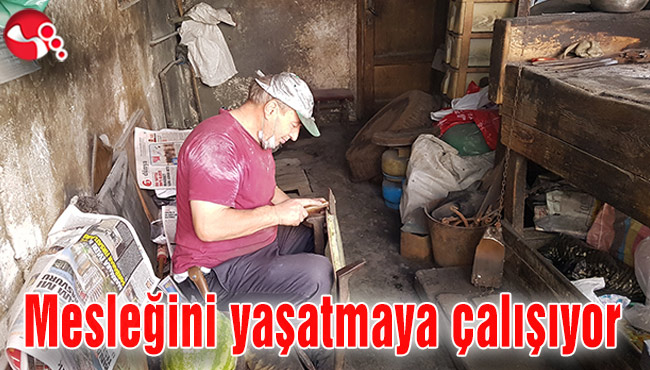 Mesleğin yaşatmaya çalışıyor