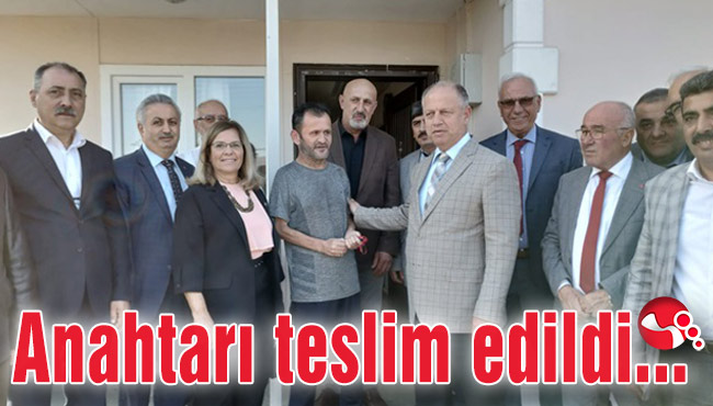 Kaymakam Çorumluoğlu köylerde..Evin anahtarı teslim edildi...