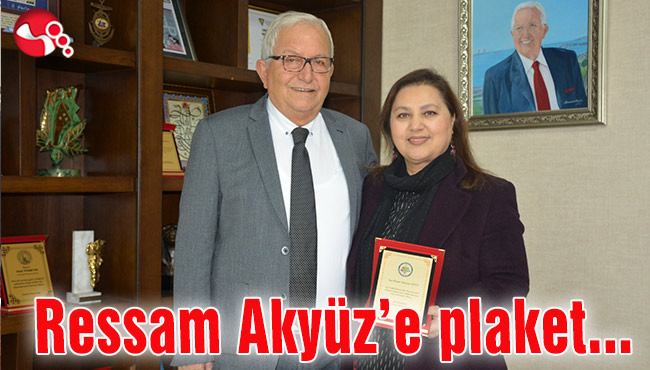 Posbıyık’tan ressam Akyüz’e plaket…