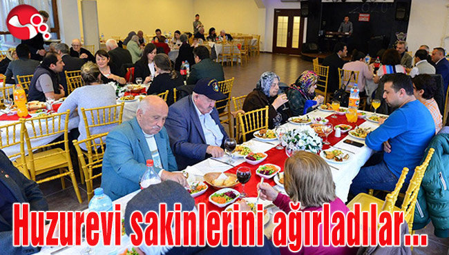 Huzurevi sakinlerini ağırladılar...