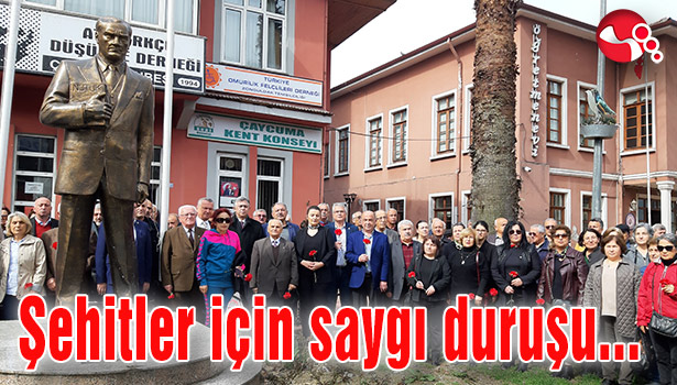 Şehitler için saygı duruşu...