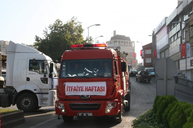 İTFAİYE ARAÇLARININ TURU YANGIN PANİĞİNE SEBEP OLDU