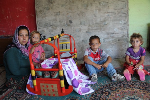 İKİ KIZI ASTIM HASTASI OLAN ANNENİN YAŞAM MÜCADELESİ