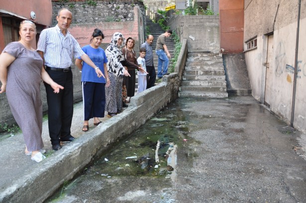 LAĞIM SULARI TEHLİKE SAÇIYOR
