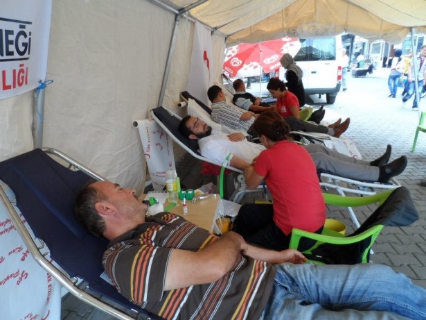 80 ÜNİTE KAN TOPLANDI