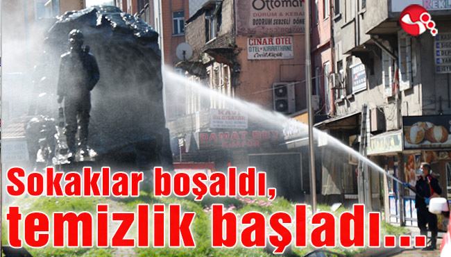 Sokaklar boşaldı, temizlik başladı…