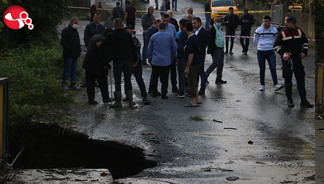 Aşırı yağışla yol çöktü…