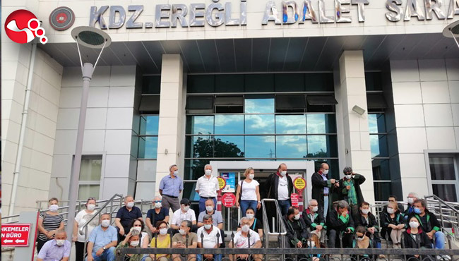 Adliye önünde oturma eylemi…