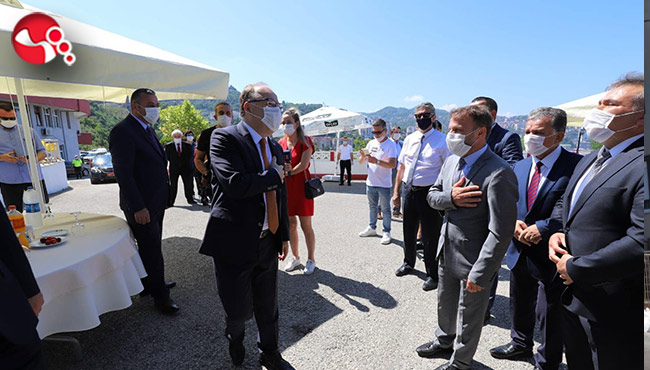 Pandemi kurallarına uygun bayramlaşma...