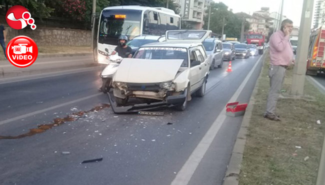 Kırmızı ışıkta bekliyordu...