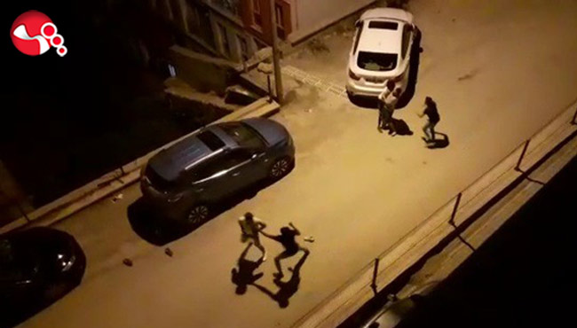 Sokak ortasında tekme-tokat kavga