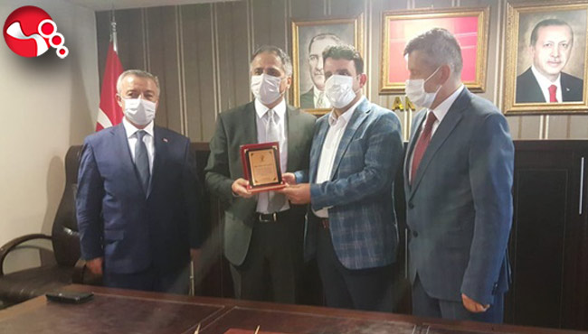 AK Parti'de devir teslim... Çakır'a "Teşekkür Plaketi"